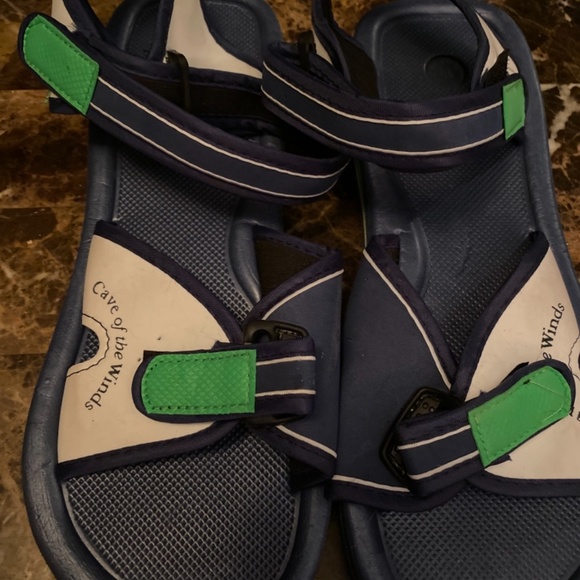 Niagara Falls cave of wind water shoes - Picture 2 of 6